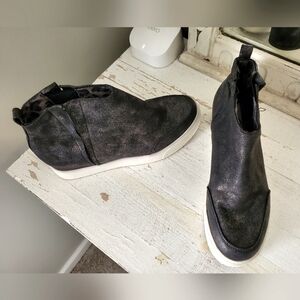 Very G Shimmering Black Wedge Booties